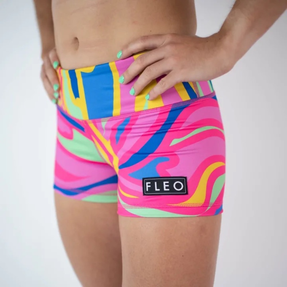 Fleo taffy shorts size medium